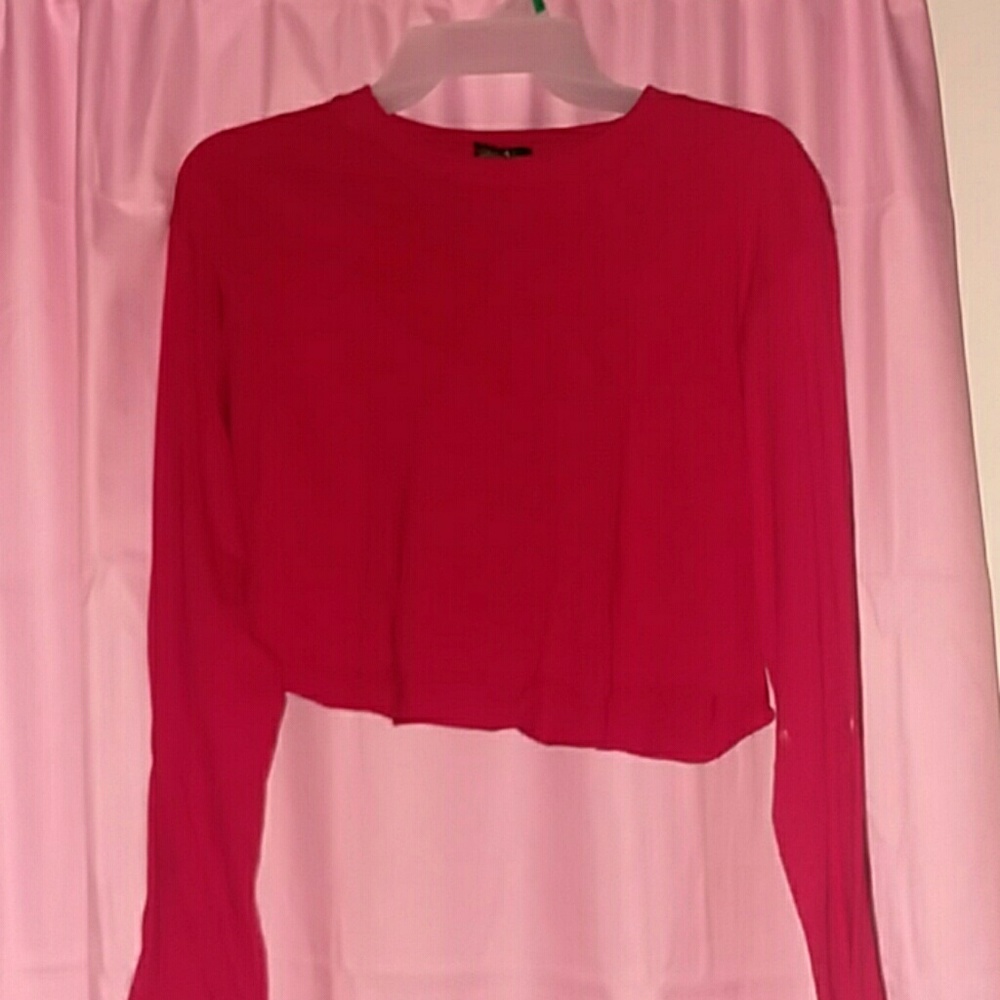 Red long sleeve crop top